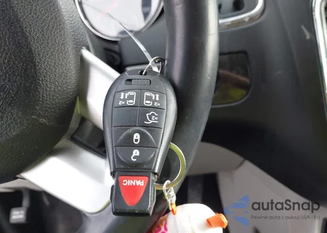 2013 Dodge Grand Caravan Sxt z USA, uszkodzony, nr VIN 2C4RDGCGXDR718082